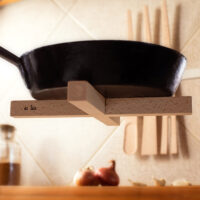 Trivet magnetically attached to a pot base
